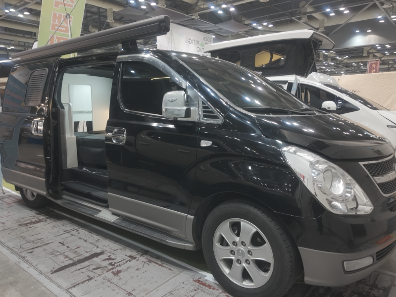 반석캠핑, 스타리아에 ‘샤워장’을 넣었다… 차박 불편 정조준한 현실형 캠핑카